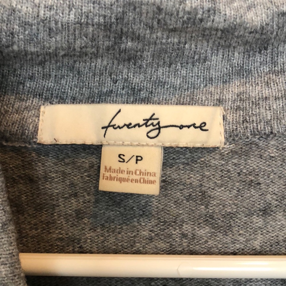 Bell sleeved cardigan - Picture 4 of 4